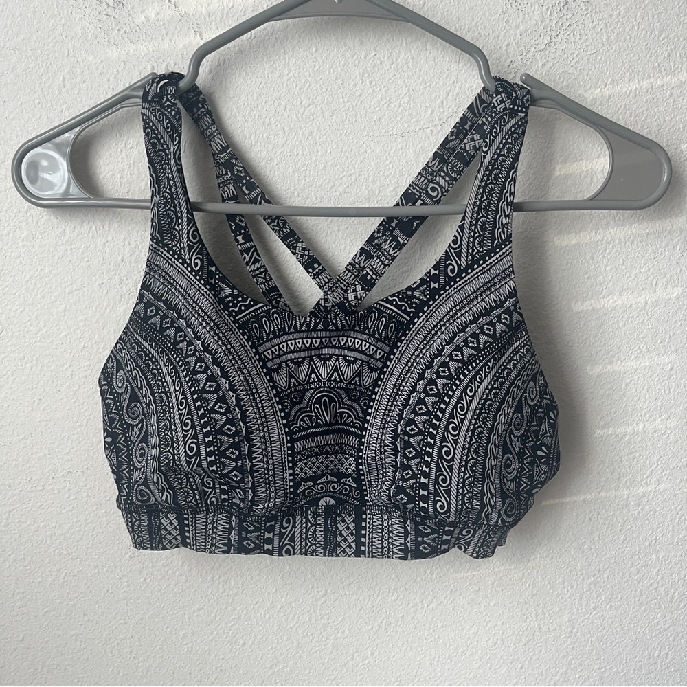 Lululemon Sports Bra Black and White Print Size 6